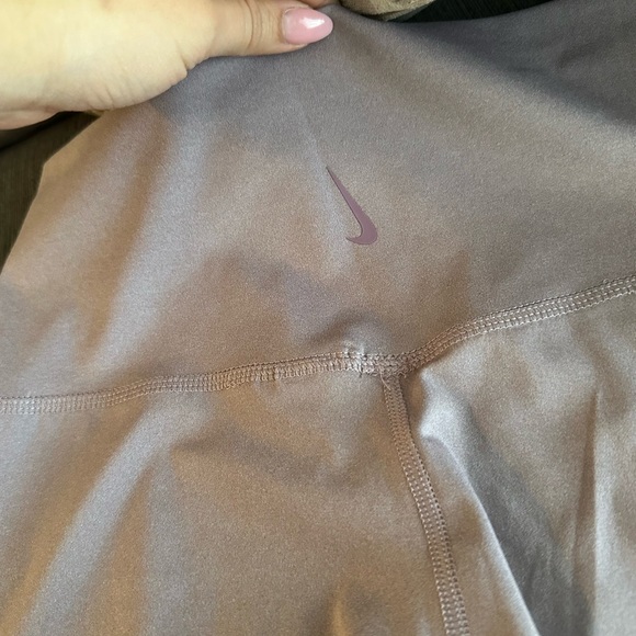 Nike Purple Dry fit Size Medium Yoga Fit Leggings - Picture 5 of 6